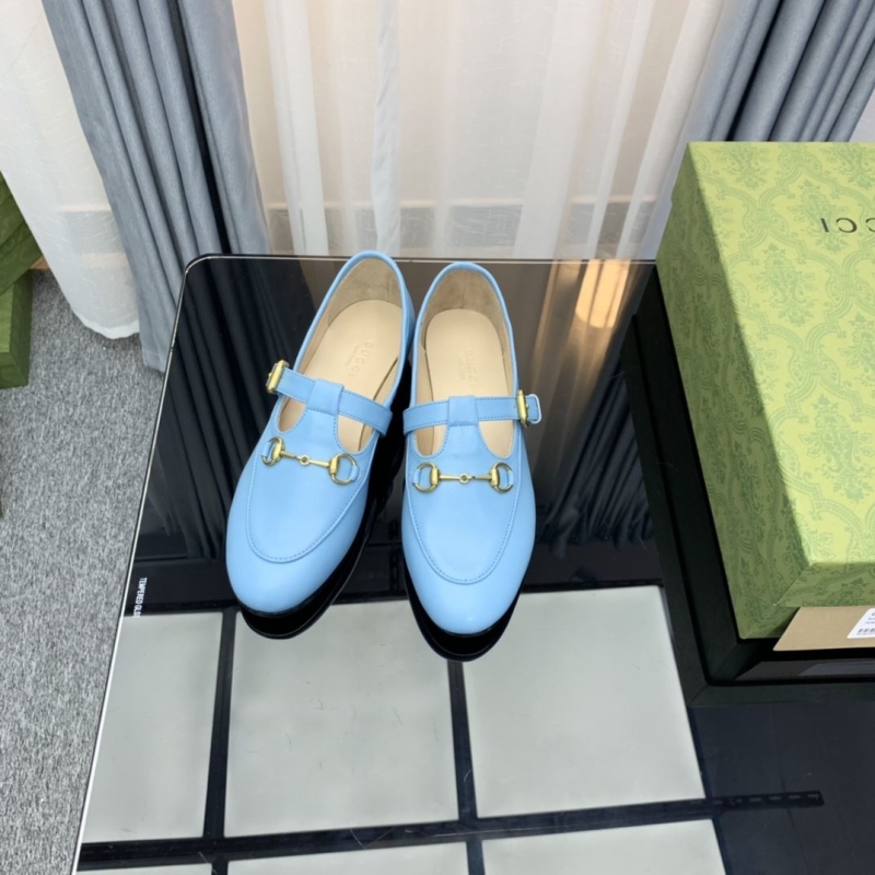 G*u*i flat shoes